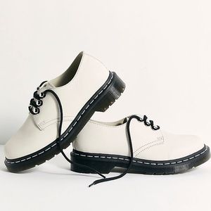 1461 women's hardware leather Oxford shoes in Bone